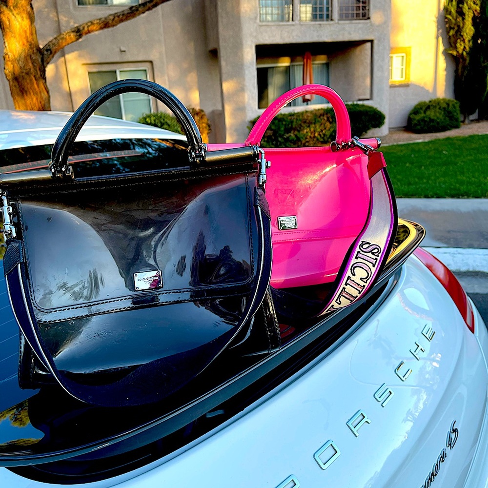Pink & black dolce & Gabbana handbags, like new, in good condition.